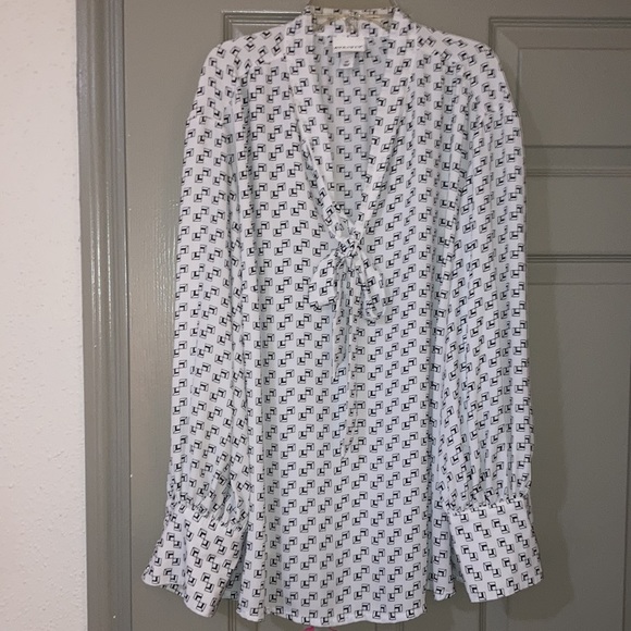 Ava & Viv Tops - Ava & Viv black and White pussy bow blouse